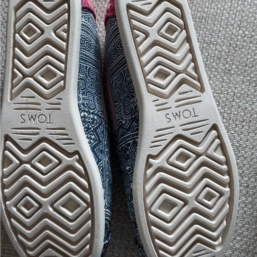 NWT TOMS Women’s Alpargata indigo Floral Hmong print Shoes Sz 7.5 - Picture 5 of 10